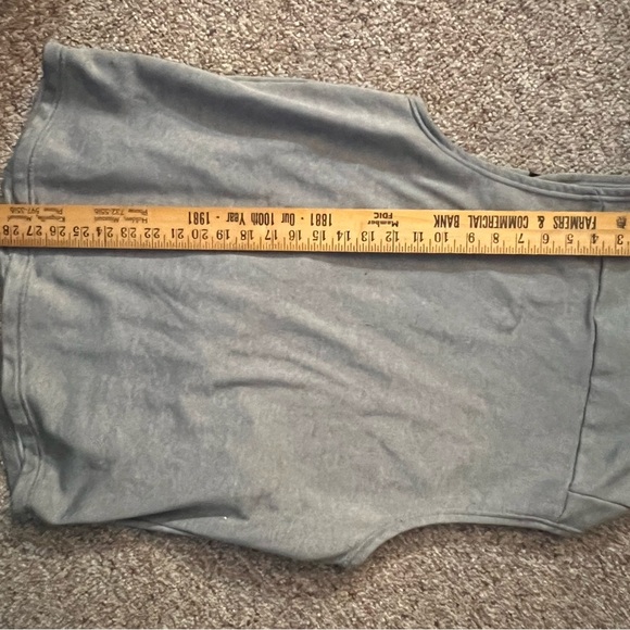 UA ColdGear sleeveless fleece hoodie / swim cover up/workout Large​ - Picture 9 of 10